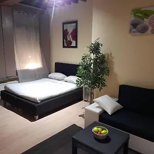 Apartment Cute,cosy,comfortable Studio In The Heart Of, Antwerpen
